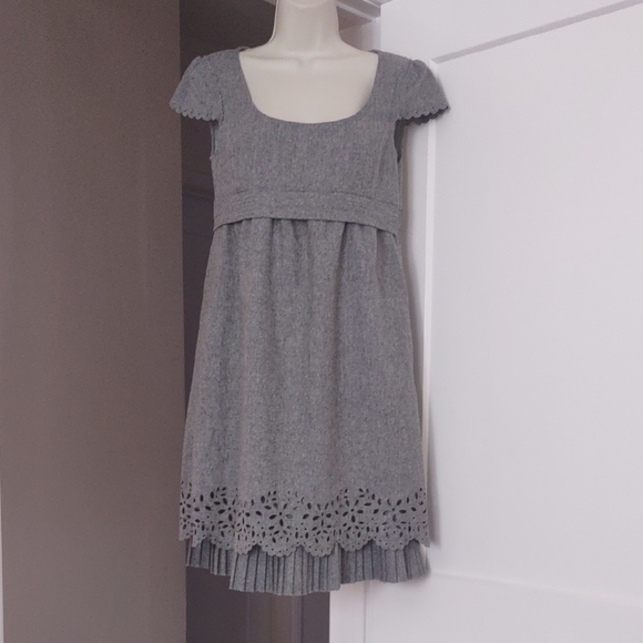 Cynthia Steffe Dresses & Skirts - Cynthia Steffe Grey Wool Blend Dress Laser Cut Trim and Pleated Under - Size 4